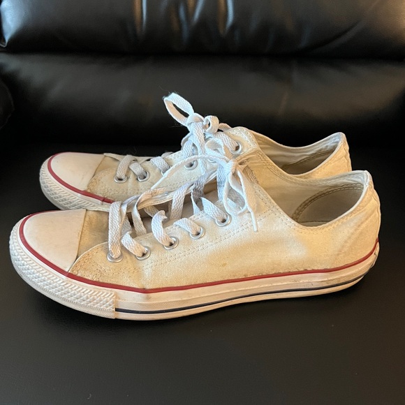 Unisex Converse Chuck Taylor Sneakers - Picture 4 of 5